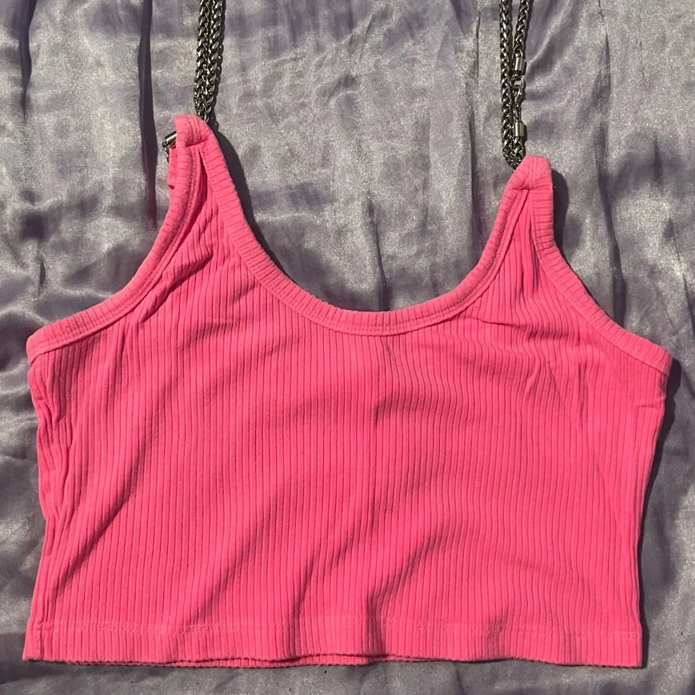 Pink Chain Tank 💕✨ - Picture 3 of 4